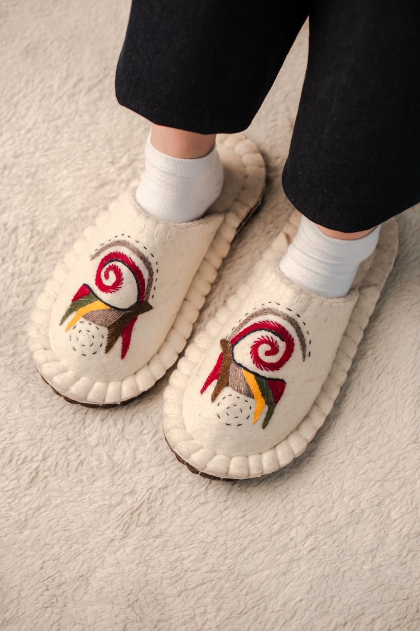 Embroidered White Slippers with Red Spiral Goat Horn | 100% Wool | Sizes EU 39–45