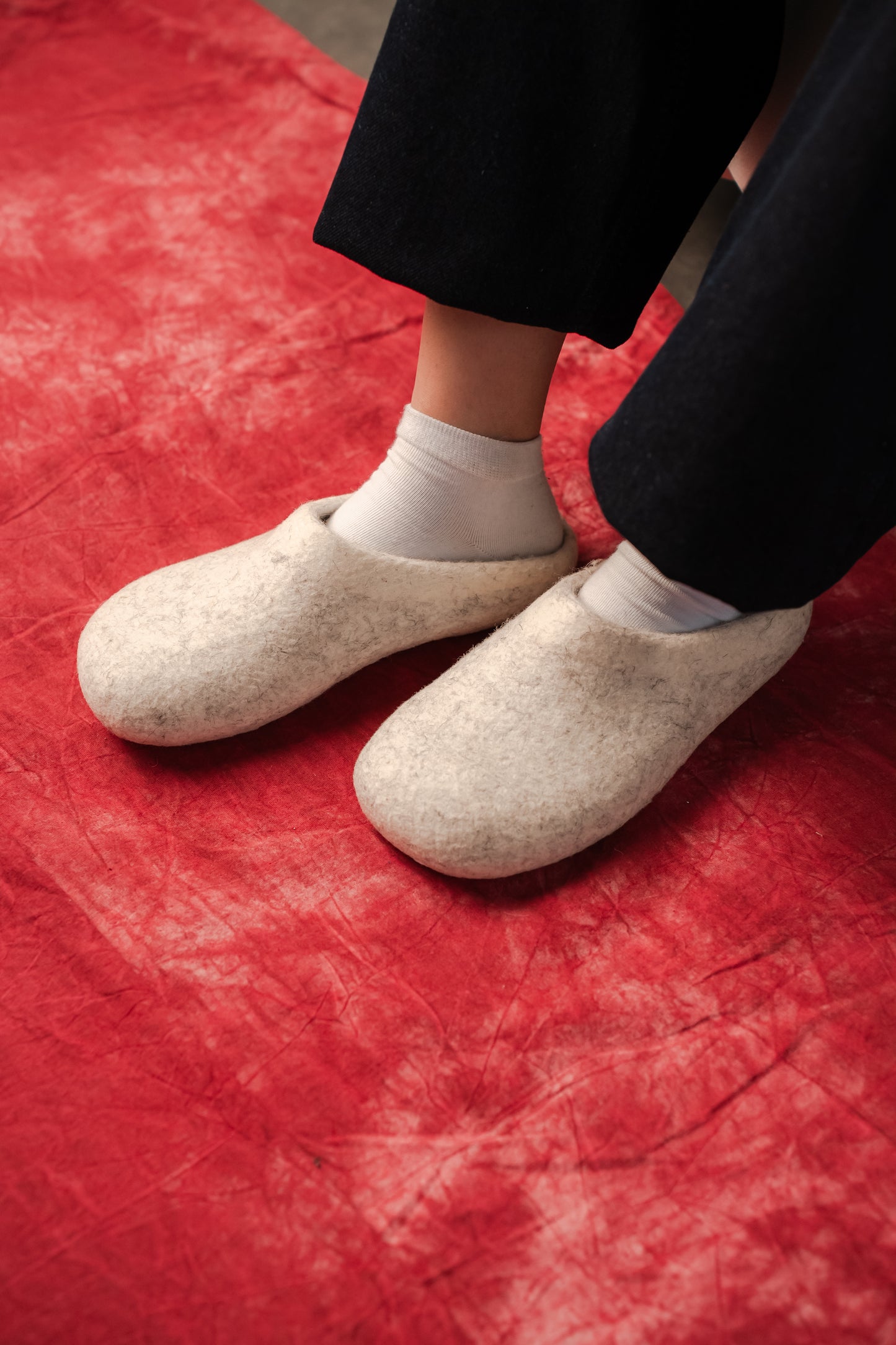 Minimalist Off-White Slippers | 100% Wool | Sizes EU 39–45