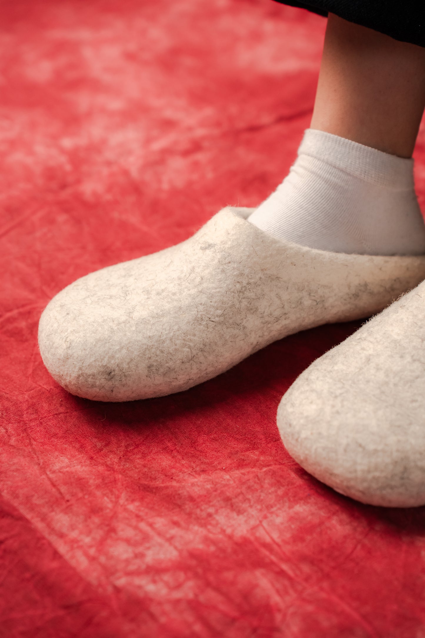 Minimalist Off-White Slippers | 100% Wool | Sizes EU 39–45