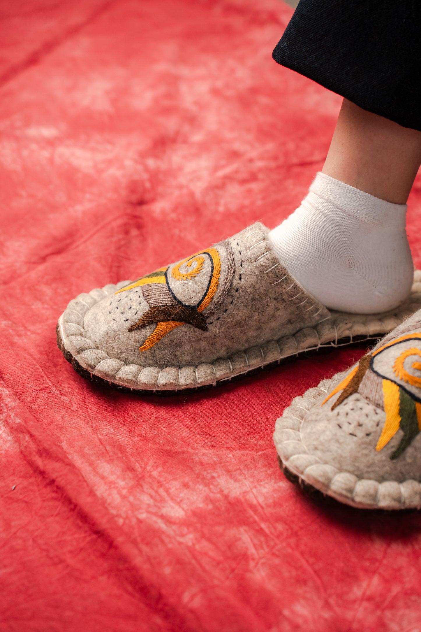 Embroidered Slippers with Spiral Goat Horn (Natural Wool with Color Embroidery) | 100% Wool | Sizes EU 39–45