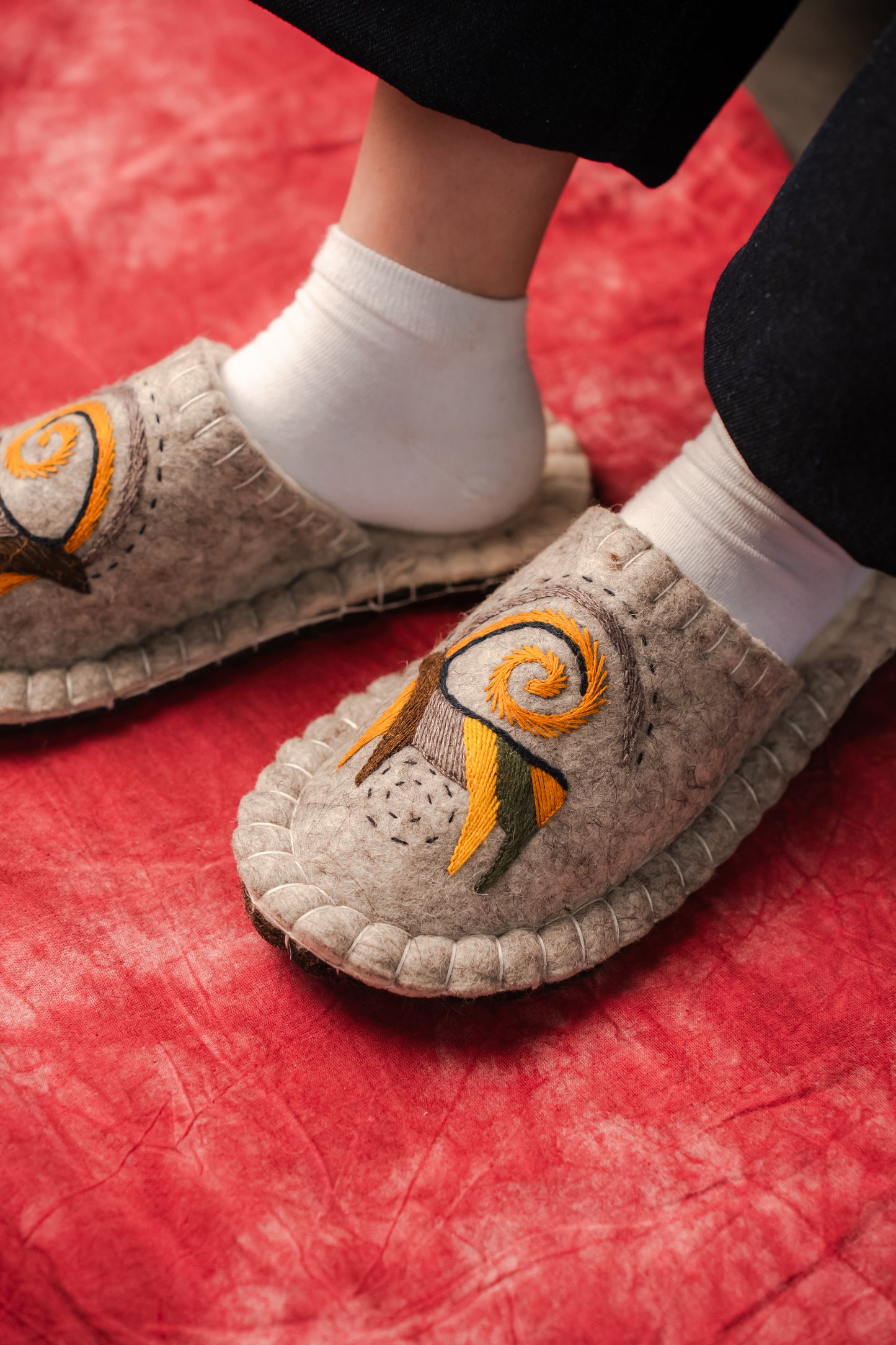 Embroidered Slippers with Spiral Goat Horn (Natural Wool with Color Embroidery) | 100% Wool | Sizes EU 39–45