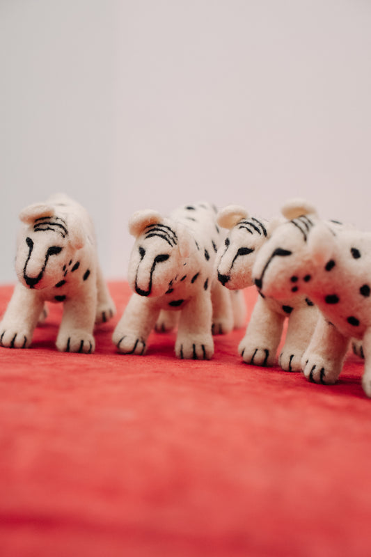 Snow Leopard – Symbol of Grace and Inner Power