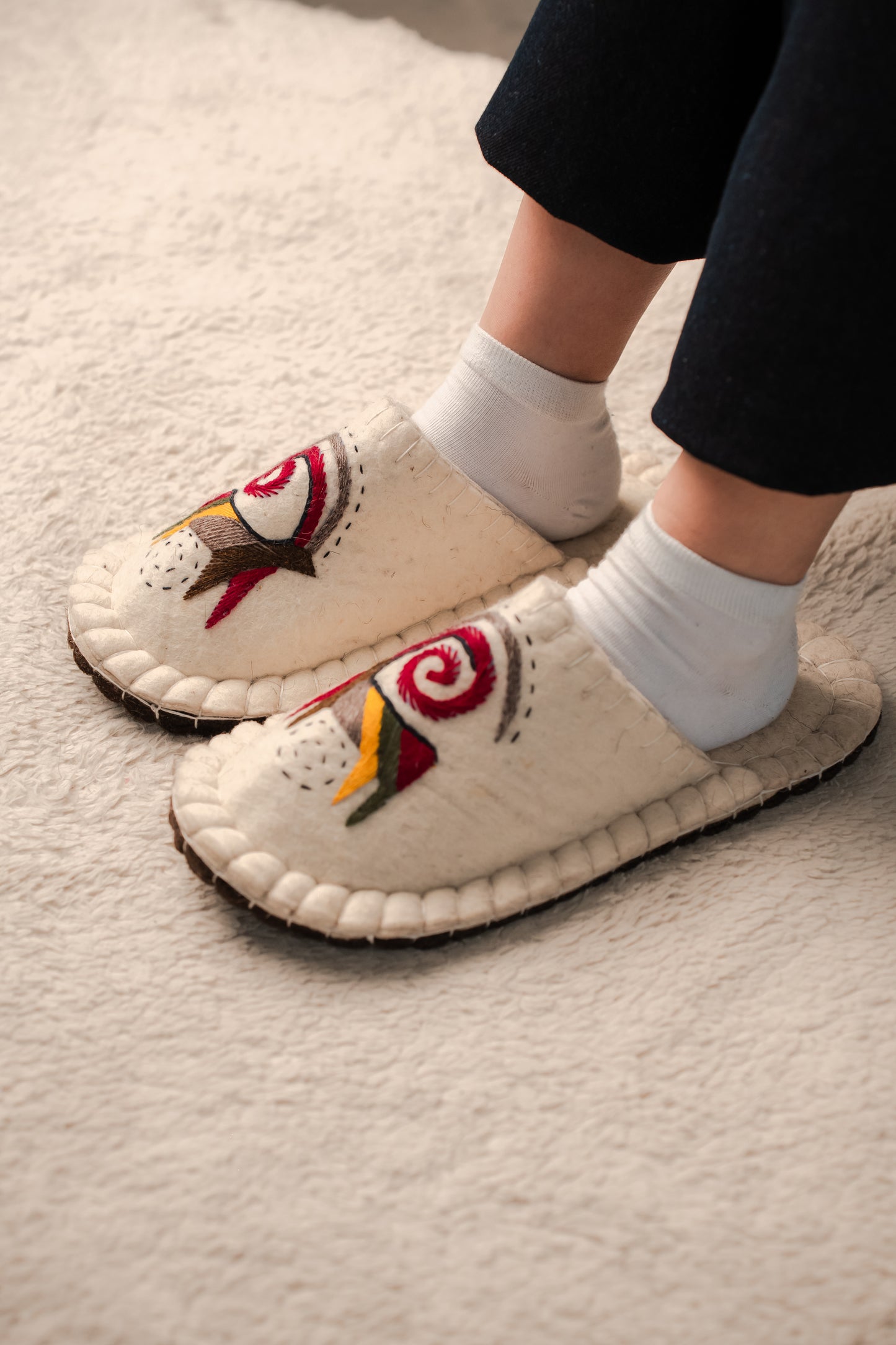 Embroidered White Slippers with Red Spiral Goat Horn | 100% Wool | Sizes EU 39–45