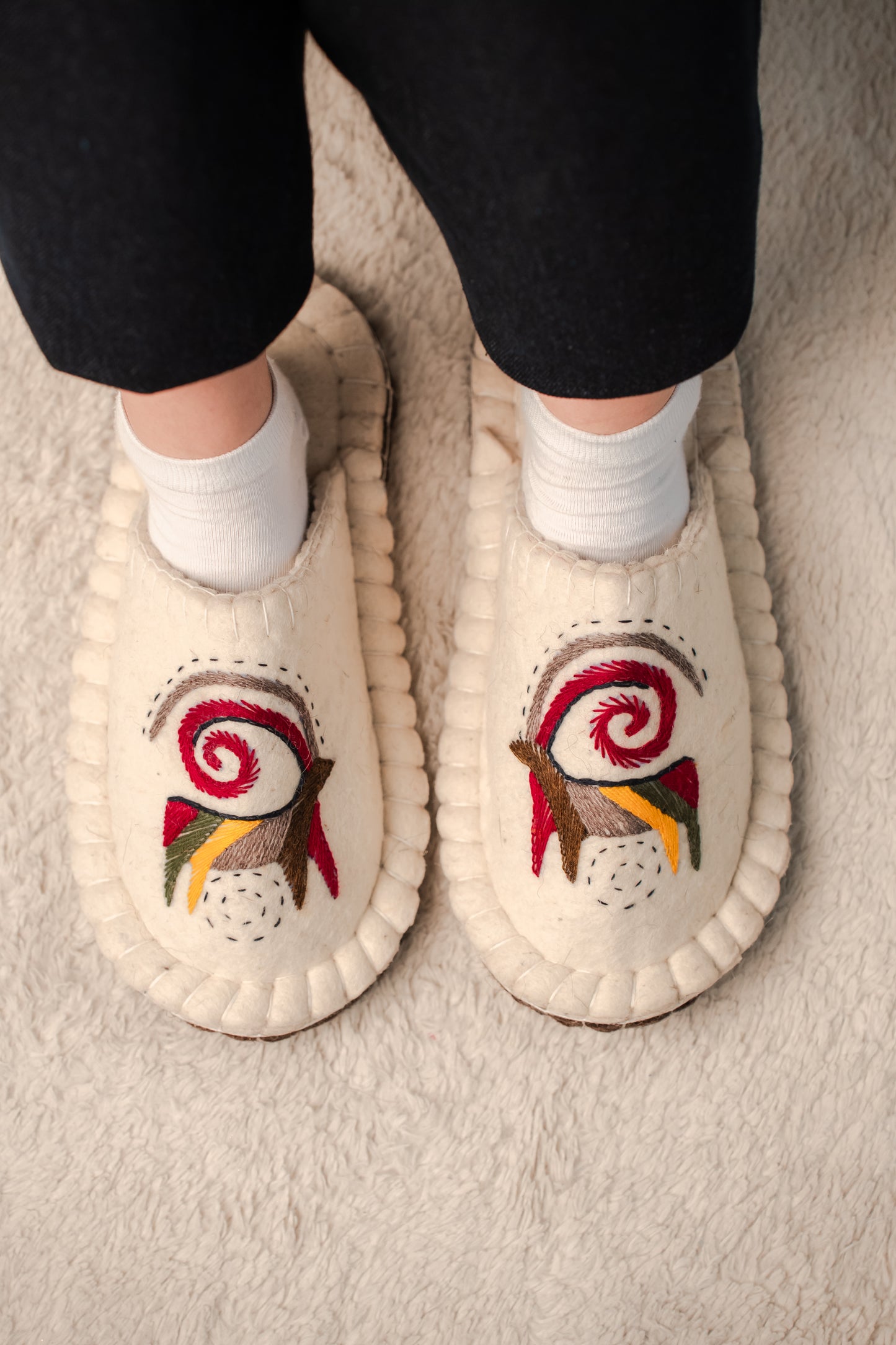 Embroidered White Slippers with Red Spiral Goat Horn | 100% Wool | Sizes EU 39–45