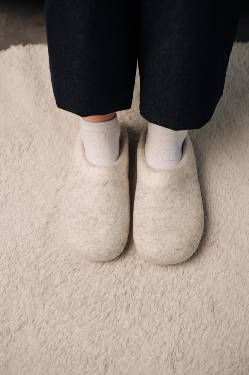 Minimalist Off-White Slippers | 100% Wool | Sizes EU 39–45