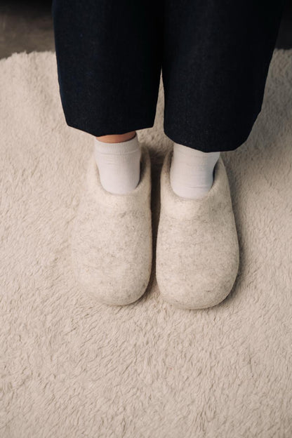 Minimalist Off-White Slippers | 100% Wool | Sizes EU 39–45