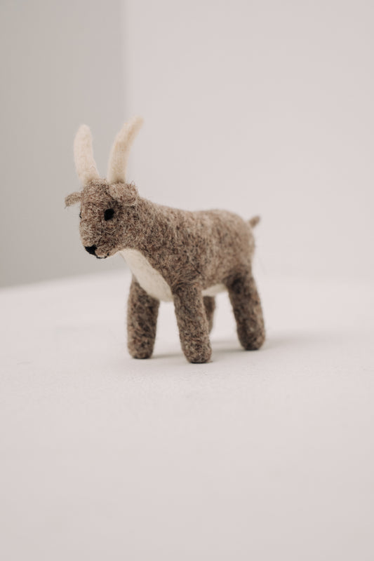 Mountain Goat – Symbol of Strength and Resilience