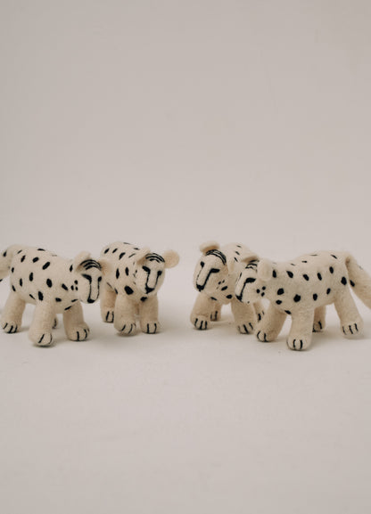 Snow Leopard – Symbol of Grace and Inner Power