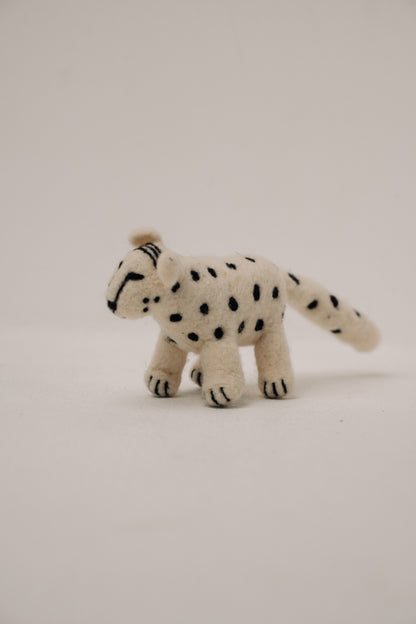 Snow Leopard – Symbol of Grace and Inner Power