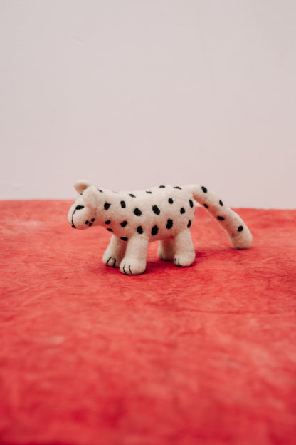 Snow Leopard – Symbol of Grace and Inner Power