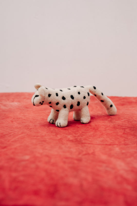 Snow Leopard – Symbol of Grace and Inner Power